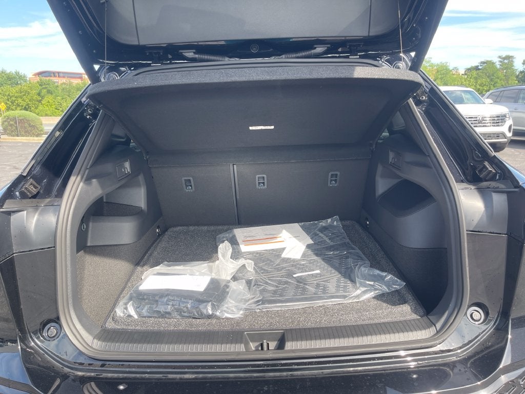 2026 Volkswagen Tiguan 2.0T SEL R-Line