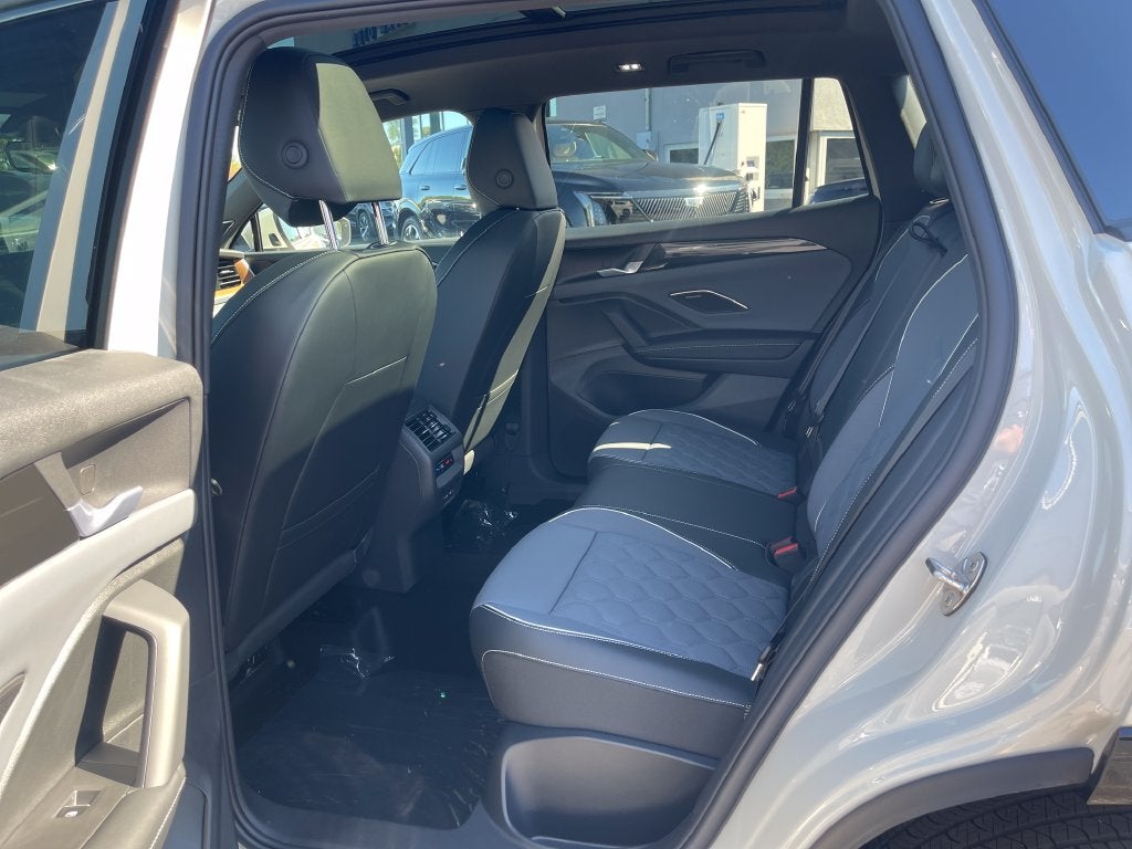 2026 Volkswagen Tiguan 2.0T SEL R-Line