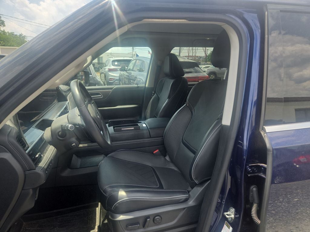 2025 INFINITI QX80 LUXE