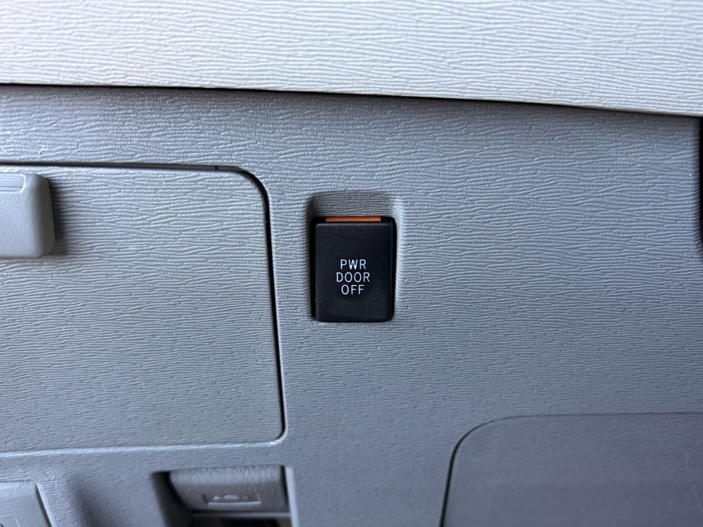 2013 Toyota Sienna XLE 8 Passenger