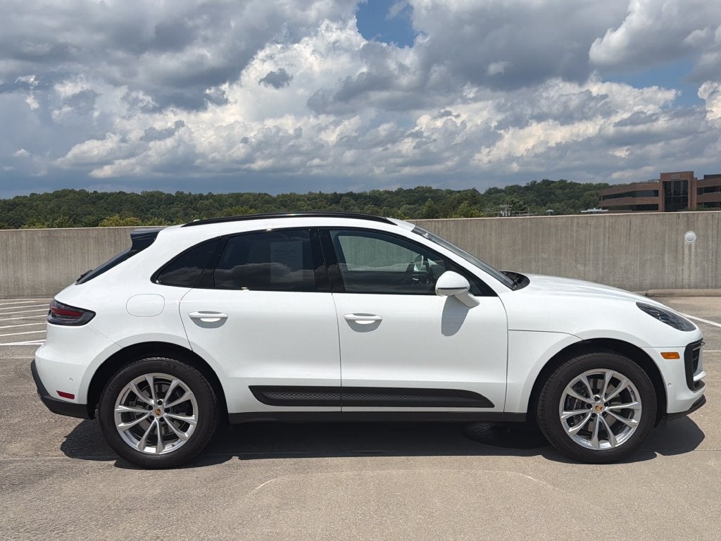 2025 Porsche Macan Base