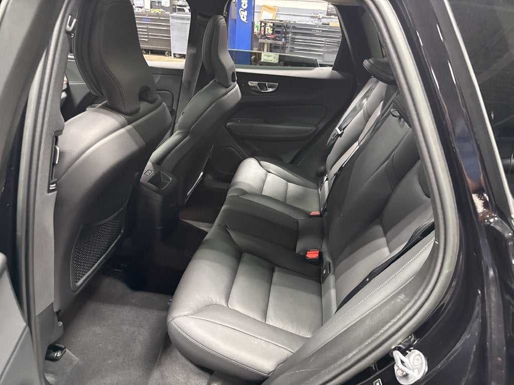 2023 Volvo XC60 Recharge Plug-In Hybrid T8 Plus Bright Theme