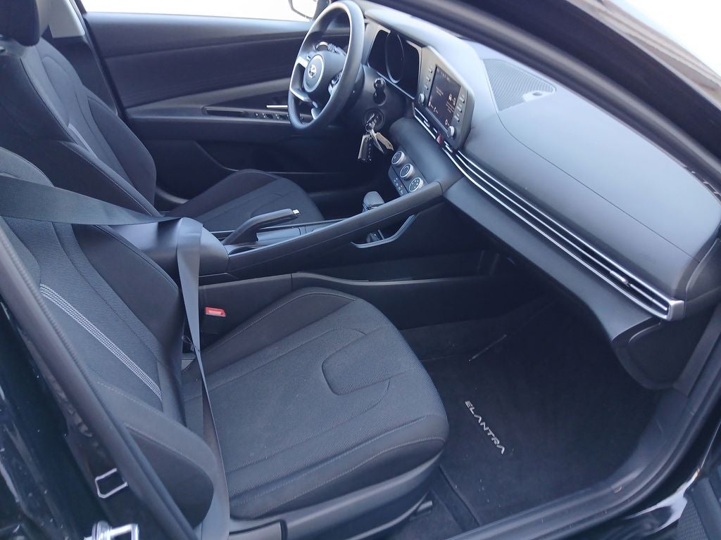 2023 Hyundai Elantra SE