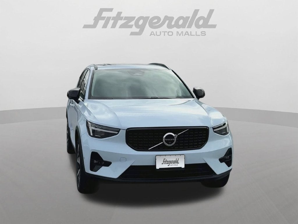 2026 Volvo XC40 B5 Plus