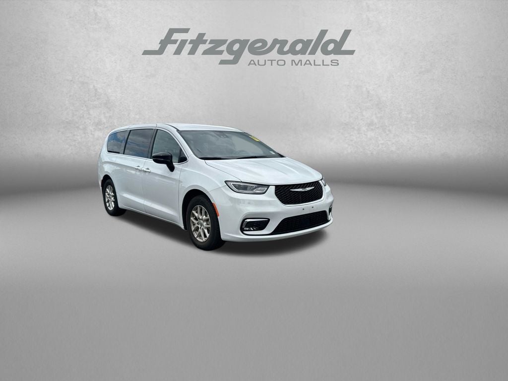 2025 Chrysler Pacifica Select