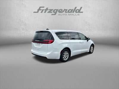 2025 Chrysler Pacifica Select