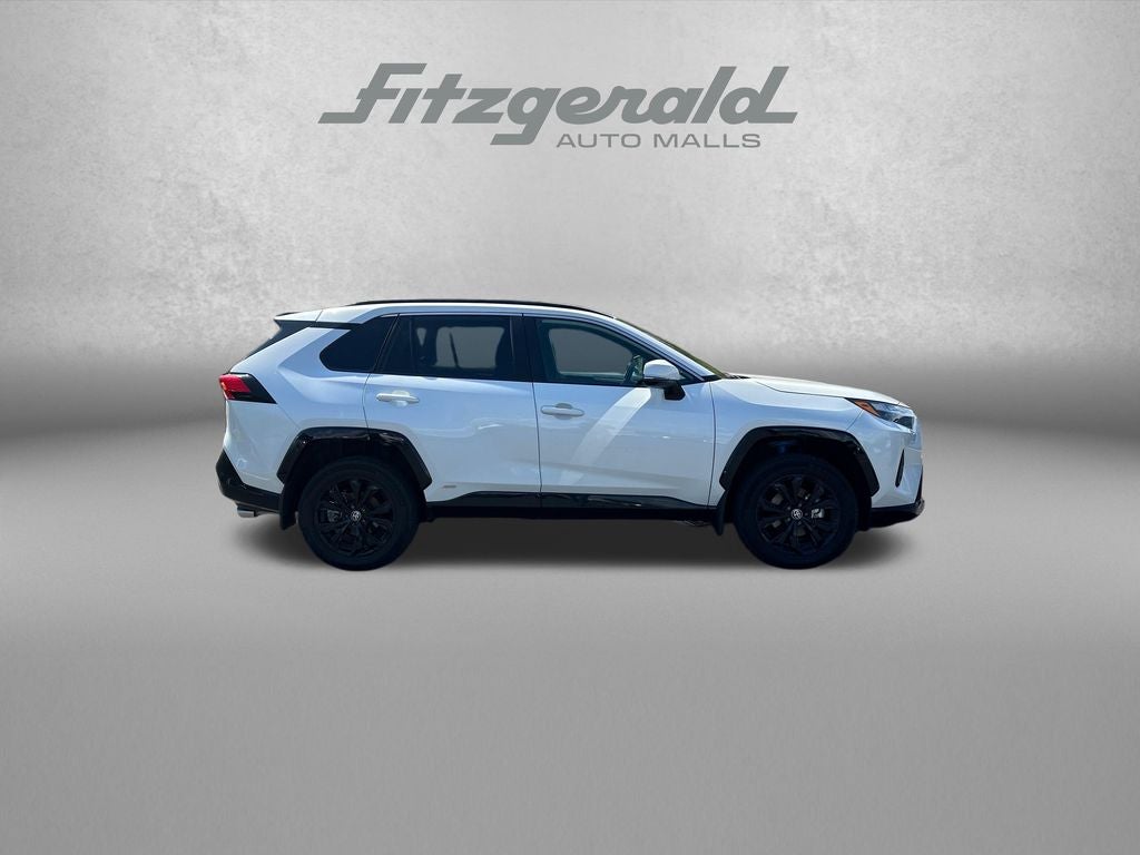 2022 Toyota RAV4 HYBRID SE