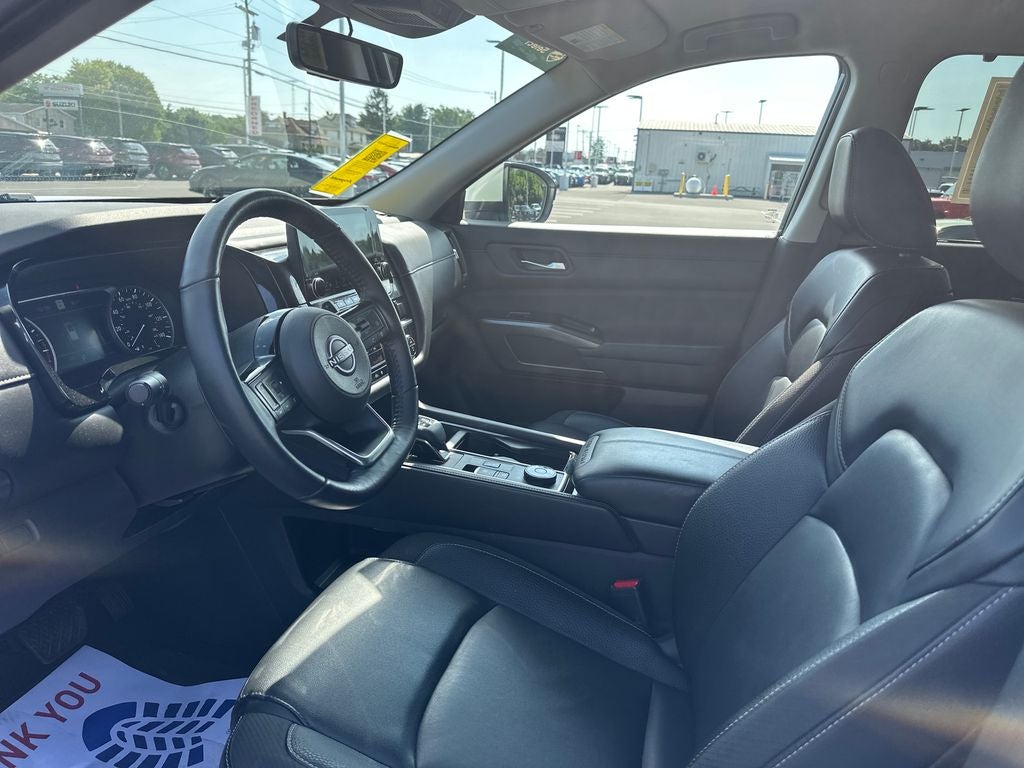 2023 Nissan Pathfinder SL
