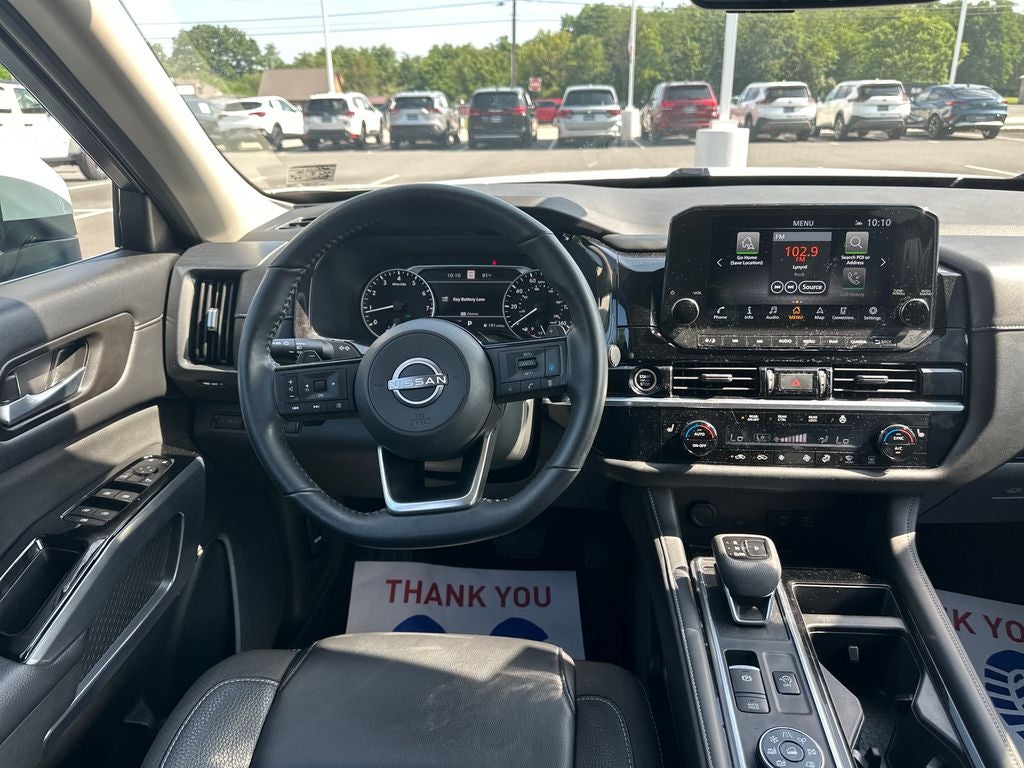2023 Nissan Pathfinder SL