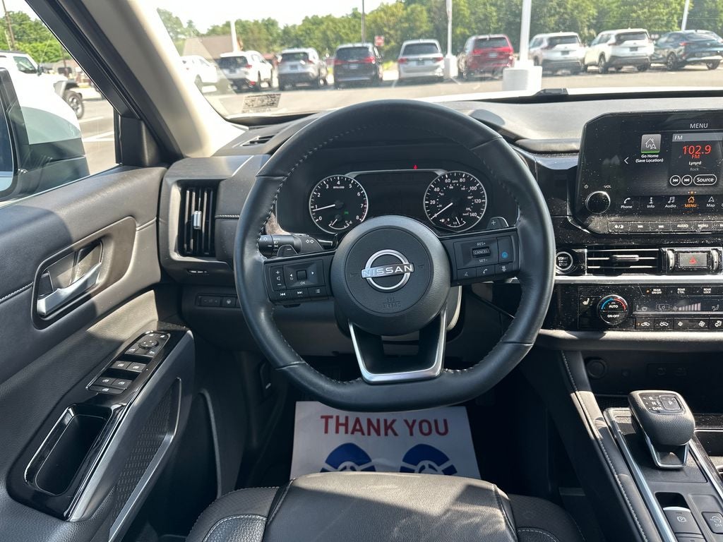 2023 Nissan Pathfinder SL