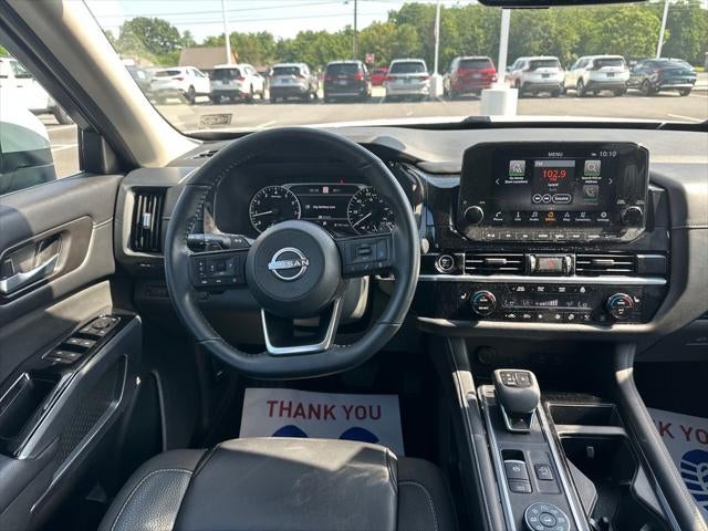 2023 Nissan Pathfinder SL