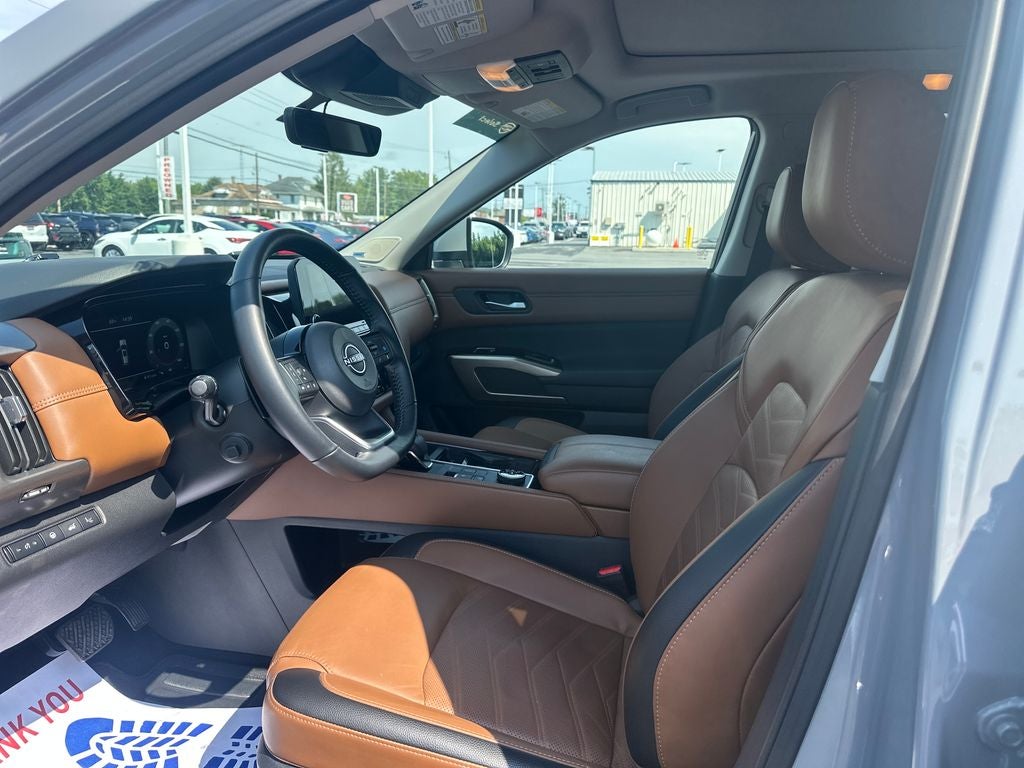2025 Nissan Pathfinder Platinum