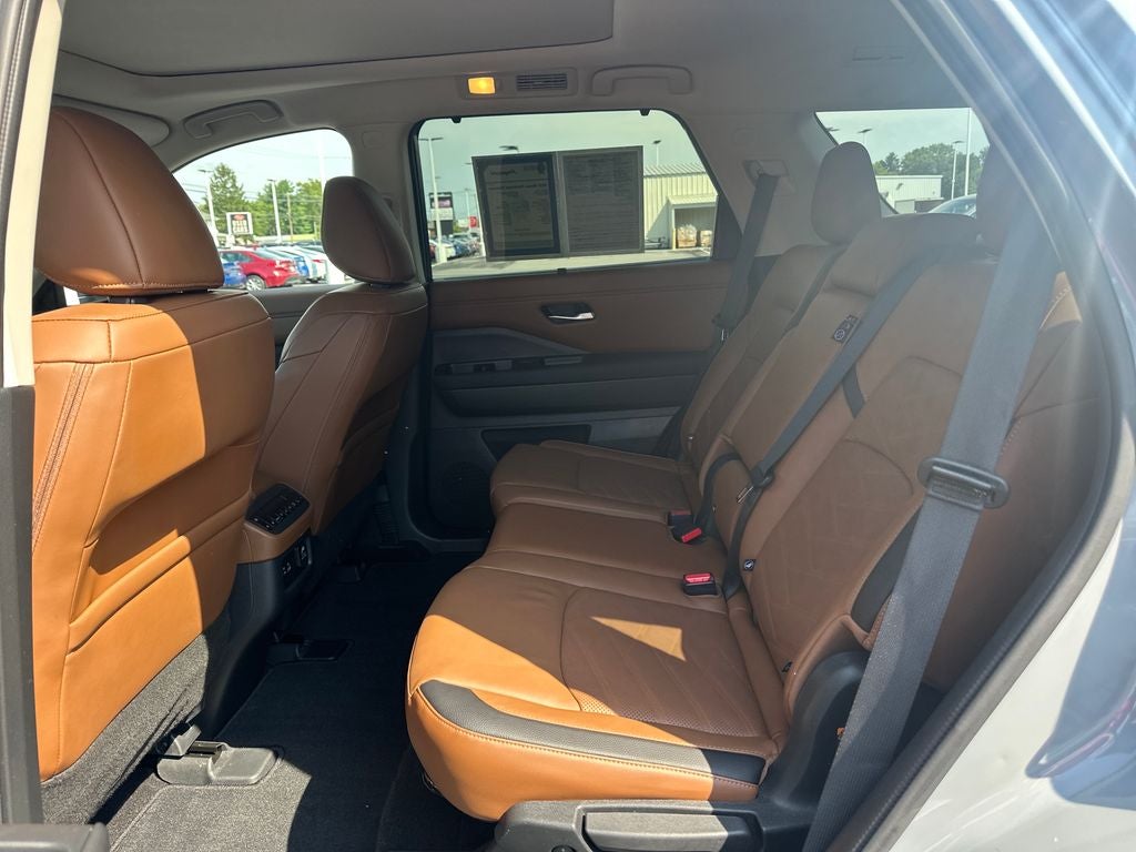2025 Nissan Pathfinder Platinum