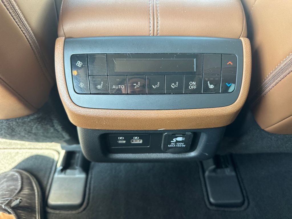 2025 Nissan Pathfinder Platinum