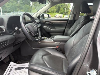 2021 Toyota Highlander Hybrid Platinum