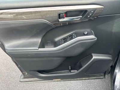 2021 Toyota Highlander Hybrid Platinum
