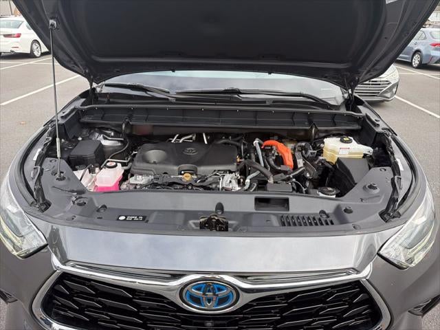 2021 Toyota Highlander Hybrid Platinum