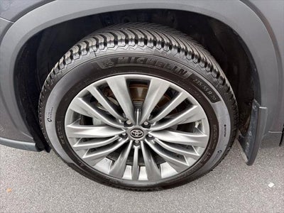 2021 Toyota Highlander Hybrid Platinum