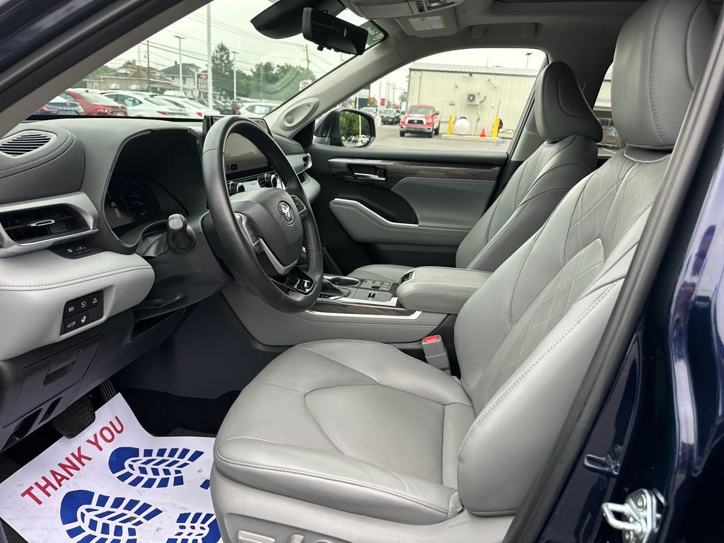2023 Toyota Highlander Hybrid Platinum