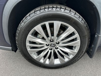 2023 Toyota Highlander Hybrid Platinum