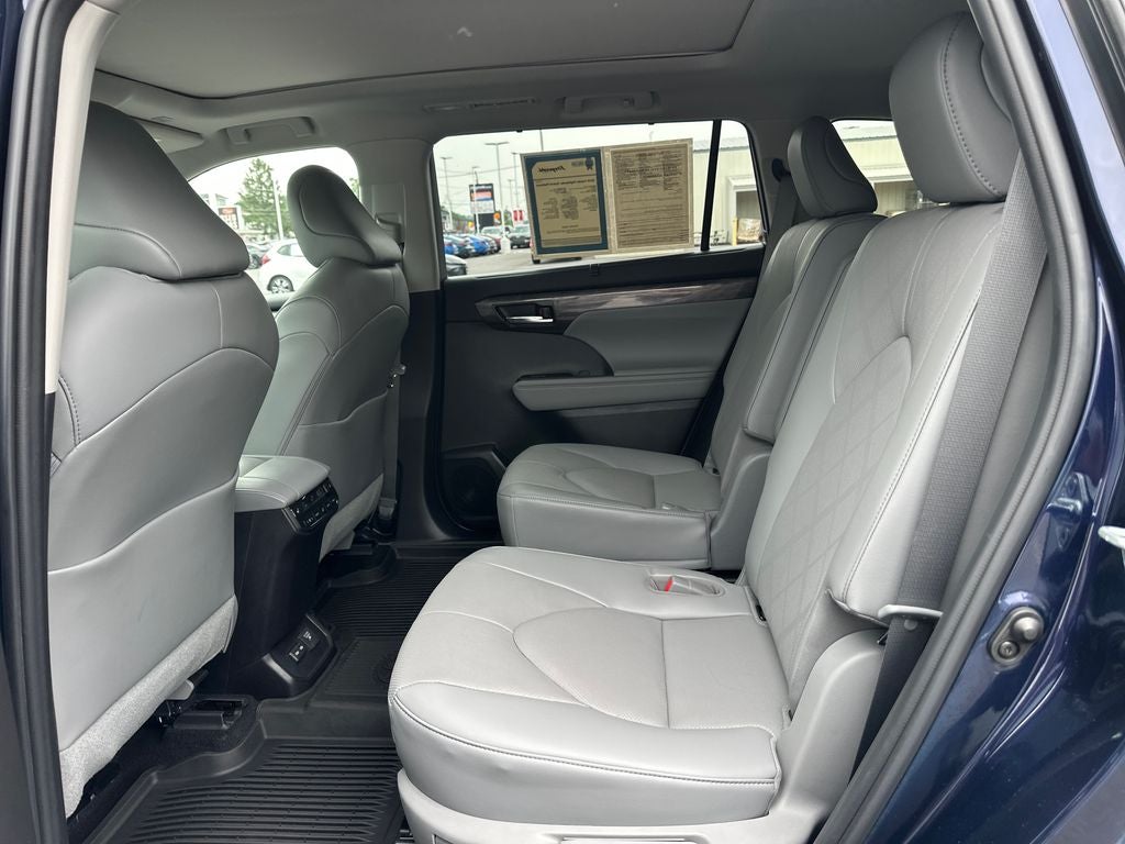 2023 Toyota Highlander Hybrid Platinum