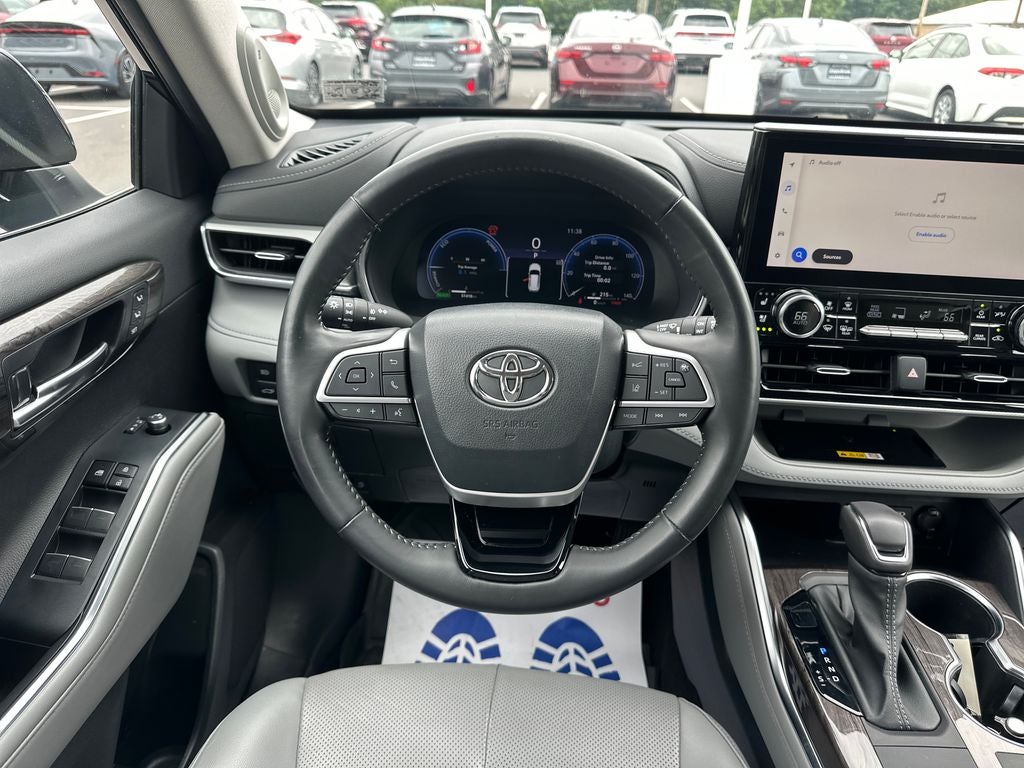 2023 Toyota Highlander Hybrid Platinum