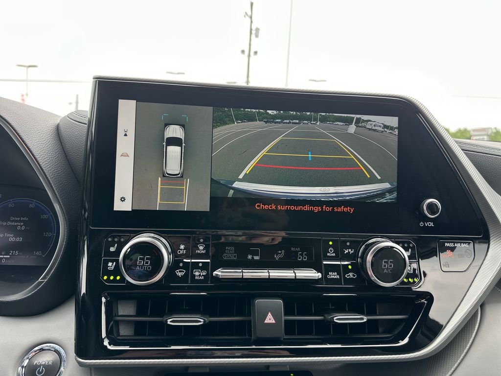 2023 Toyota Highlander Hybrid Platinum