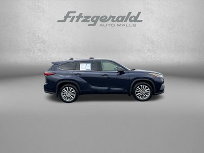 2023 Toyota Highlander Hybrid Platinum