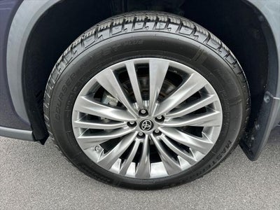 2023 Toyota Highlander Hybrid Platinum