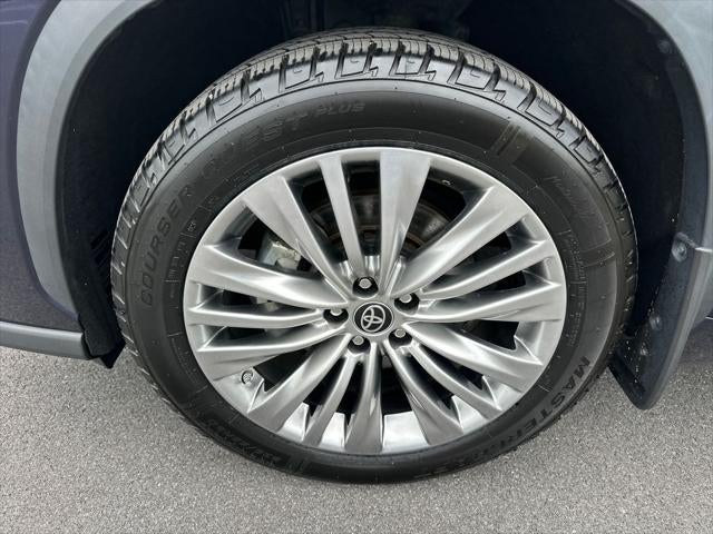 2023 Toyota Highlander Hybrid Platinum