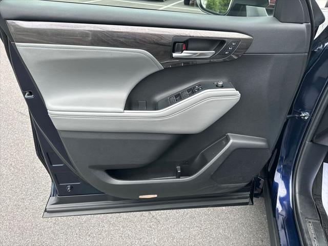 2023 Toyota Highlander Hybrid Platinum