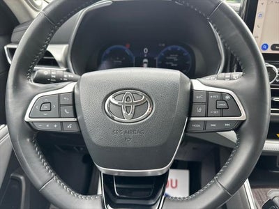 2023 Toyota Highlander Hybrid Platinum