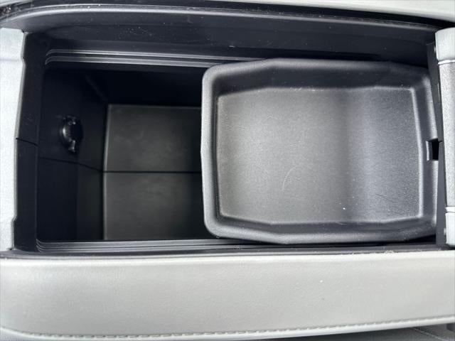 2023 Toyota Highlander Hybrid Platinum