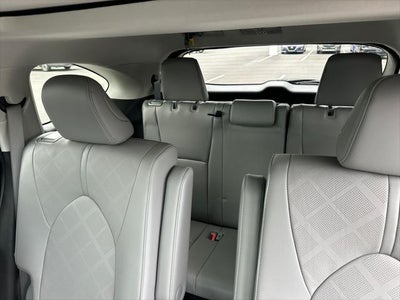2023 Toyota Highlander Hybrid Platinum