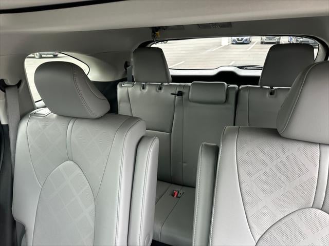 2023 Toyota Highlander Hybrid Platinum