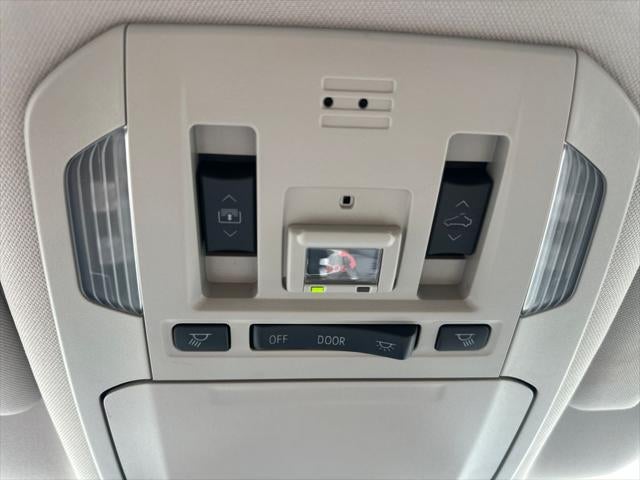 2023 Toyota Highlander Hybrid Platinum
