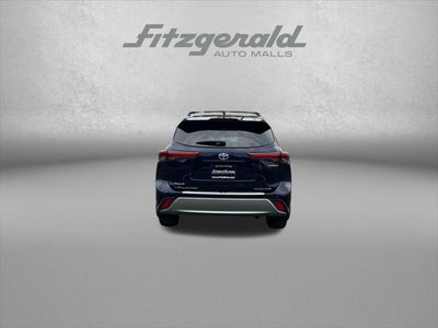2023 Toyota Highlander Hybrid Platinum