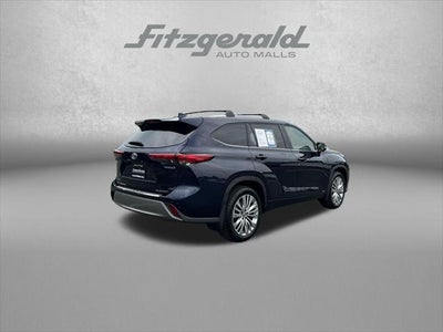 2023 Toyota Highlander Hybrid Platinum