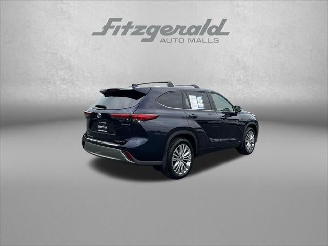 2023 Toyota Highlander Hybrid Platinum
