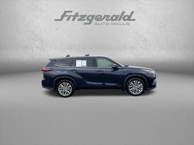 2023 Toyota Highlander Hybrid Platinum
