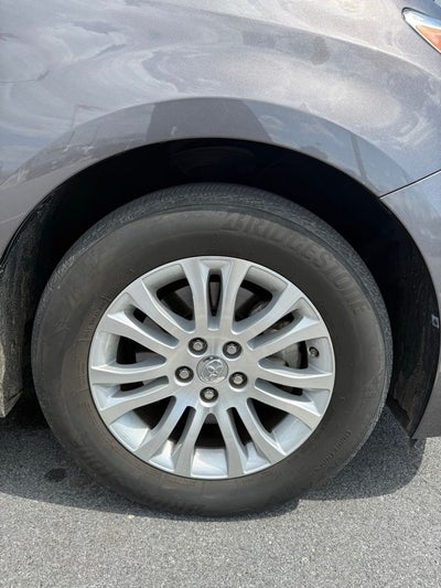 2017 Toyota Sienna XLE 8 Passenger