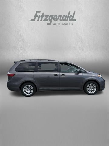 2017 Toyota SIENNA XLE 3.5L XLE 8 Passenger