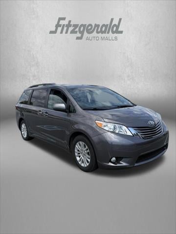 2017 Toyota SIENNA XLE 3.5L XLE 8 Passenger