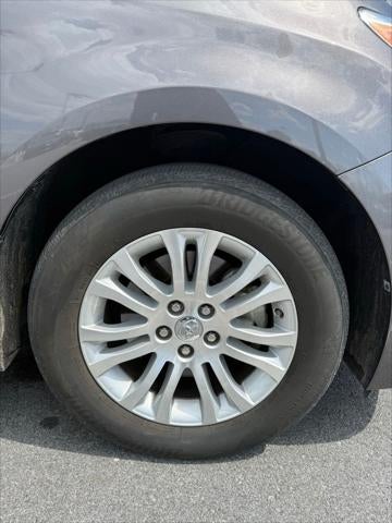 2017 Toyota SIENNA XLE 3.5L XLE 8 Passenger