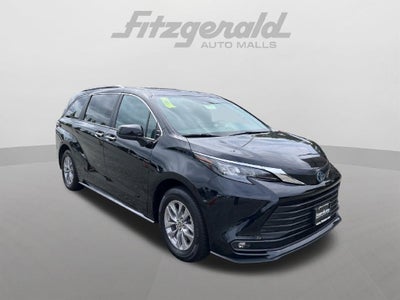 2025 Toyota Sienna XLE 8 Passenger