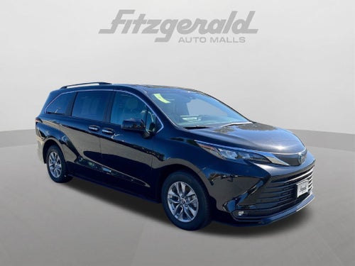2025 Toyota Sienna XLE 8 Passenger