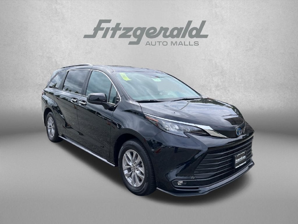 2025 Toyota Sienna XLE 8 Passenger