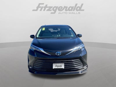 2025 Toyota Sienna XLE 8 Passenger