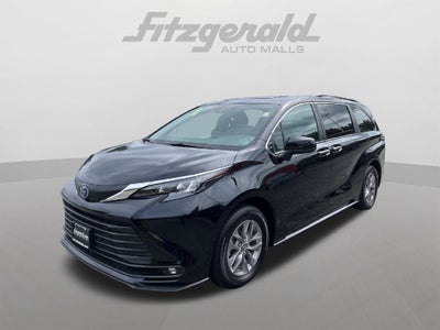2025 Toyota Sienna XLE 8 Passenger