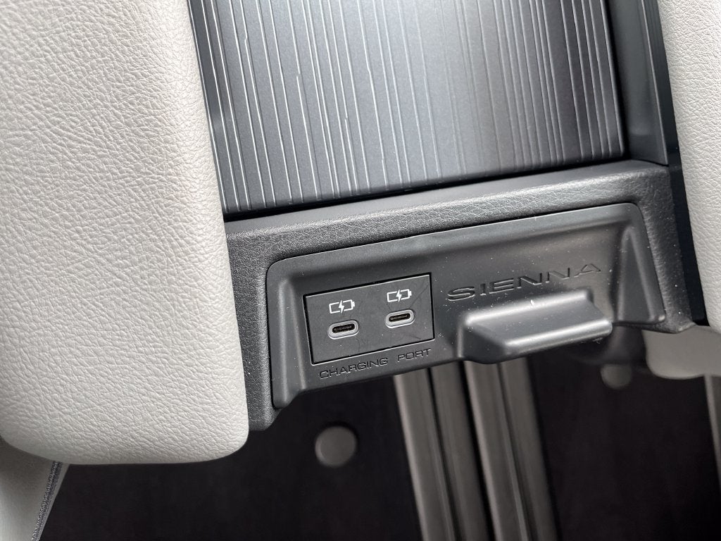2025 Toyota Sienna XLE 8 Passenger